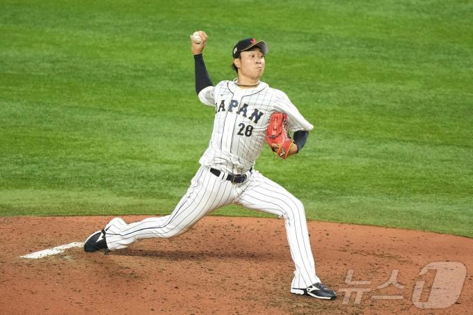 한국전 선발로 나오는 다카하시. ⓒ AFP=뉴스1