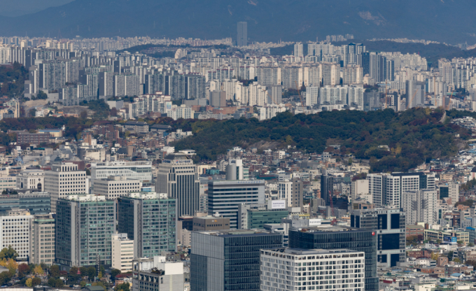 서울 부동산 시장에서도 침체의 상징인 '마피(마이너스 프리미엄)'가 퍼져나가면서 서울도 침체로 전환하는 과정이라는 분석이 나온다. 사진은 서울 아파트 단지의 모습. /사진=뉴스1