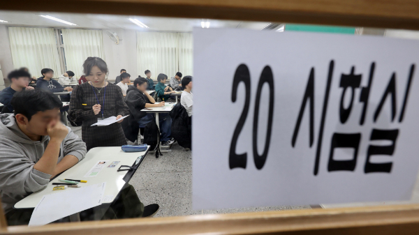 외신들이 한국의 대학수학능력평가 문화에 대해 조명했다. 사진은 지난 14일 수능이 치러진 서울 서초구 반포고등학교 한 고사장의 모습. /사진=뉴시스