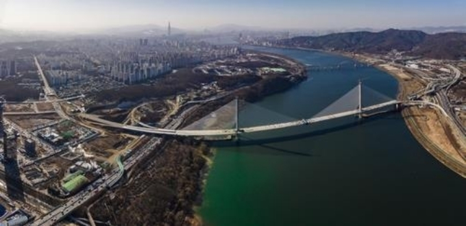 한강의 33번째 다리 명칭이 '고덕토평대교'로 최종 확정되면서 경기 구리시의 반발이 커지고 있다. / 사진제공=국토지리정보원