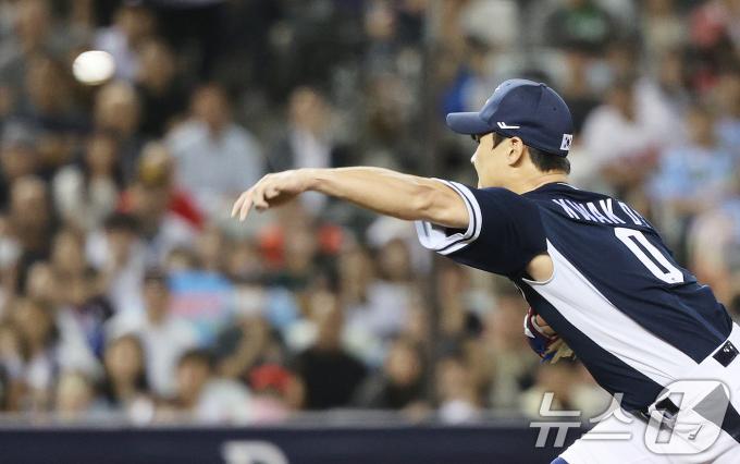 15일(현지시간) 오후 대만 타이베이시 타이베이돔에서 열린 2024 WBSC 프리미어12 B조 예선 대한민국과 일본의 경기, 5회말 마운드에 오른 곽도규가 역투하고 있다. 2024.11.15/뉴스1 ⓒ News1 장수영 기자