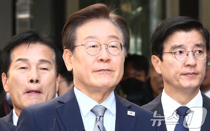 [뉴스1 PICK]유죄 판결 후 집회 나선 이재명 대표 