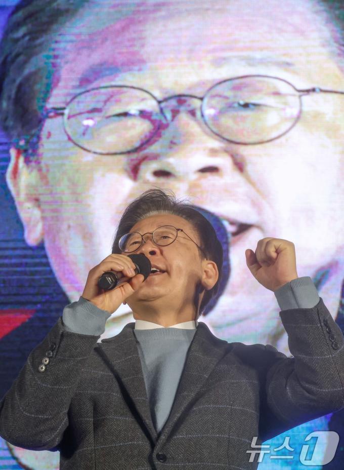 [뉴스1 PICK]이재명 “팔팔하게 살아서 인사…난 결코 죽지 않는다”