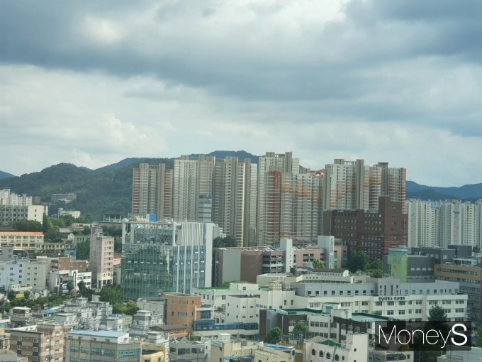 지난 10월 광주지역 주택 매매·전세 소비심리는 여전히 얼어붙은 것으로 나타났다. 광주광역시 동구 전경/사진=머니S DB.
