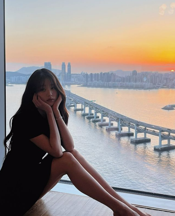 걸그룹 아이브 멤버 장원영이 부산에서 찍은 사진을 공개했다. /사진=장원영 인스타그램