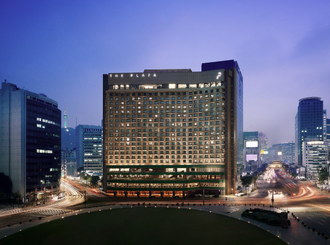 한화호텔앤드리조트 더 플라자가 연말 모임에 어울리는 PB 와인 2종을 출시했다. 사진은 더 플라자 전경. /사진=한화호텔앤드리조트