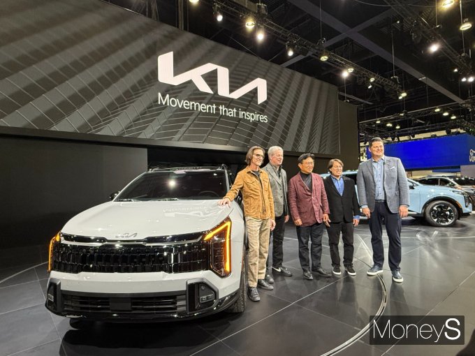기아가 2024 LA오토쇼에서 'EV9 GT'의 세계 최초 공개와 더불어 상품성을 개선한 '더 뉴 EV6', '더 뉴 스포티지'를 선보였다. /사진=김서연 기자 