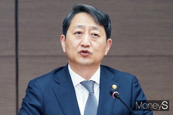 [머니S포토] 트럼프2기 철강 관세폭탄 우려... 安 장관 