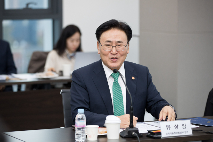 유상임 과학기술정보통신부 장관이 약 15억2654만원의 재산을 신고했다. 사진은 유상임 과학기술정보통신부 장관이 지난 20일  서울 강남구 한국과학기술회관에서 열린 '과학기술 학술단체(보건 분야) 현장소통 릴레이 간담회' 에서 인사말을 하는 모습. /사진=뉴시스