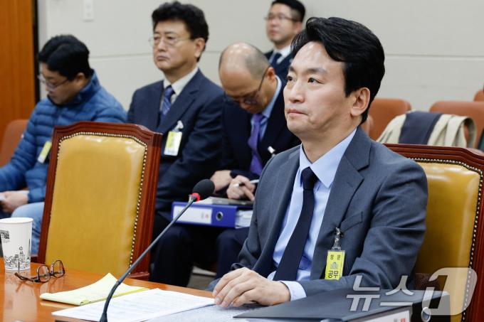박장범 한국방송공사(KBS) 사장 후보자가 20일 서울 여의도 국회 과학기술정보방송통신위원회에서 열린 인사청문회에 출석해 의원 질의를 듣고 있다. 2024.11.20/뉴스1 ⓒ News1 안은나 기자
