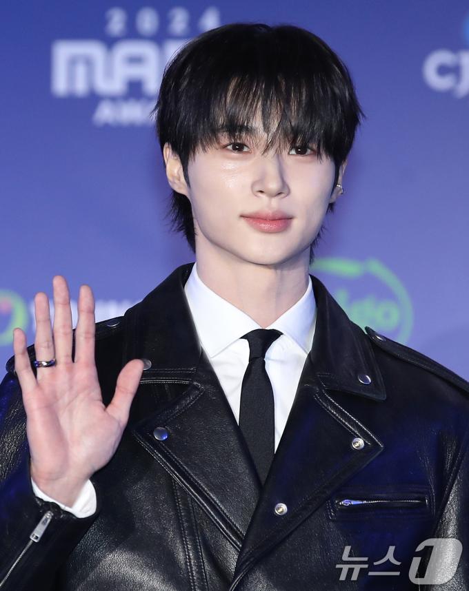 배우 변우석이 22일 일본 오사카 쿄세라 돔에서 열린 '2024 마마 어워즈'(MAMA AWARDS) 레드카펫 행사에 참석해 포즈를 취하고 있다. 2024.11.22/뉴스1 ⓒ News1 권현진 기자