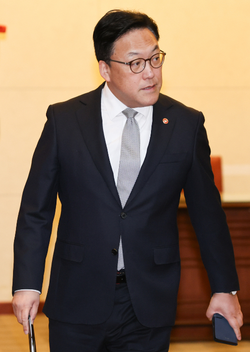 김병환 금융위원장이 19일 서울 종로구 정부서울청사에서 열린 국무회의에 참석하고 있다./사진=뉴스1 허경 기자