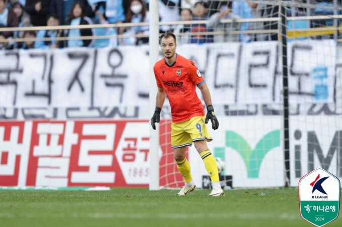 골키퍼로 변신한 무고사. (한국프로축구연맹 제공)
