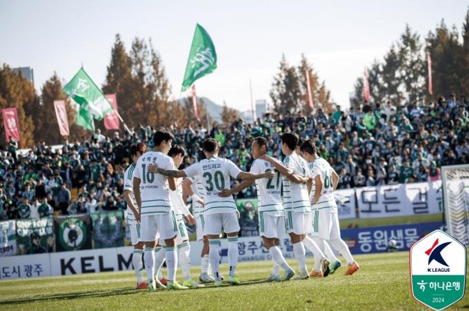 전북 현대는 창단 후 처음으로 2부리그 강등 위기에 몰렸다. (한국프로축구연맹 제공)