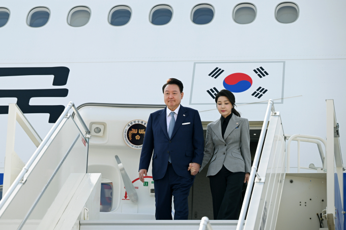 윤석열 대통령과 김건희 여사가 개인 휴대전화 사용을 중단한 것으로 알려졌다. /사진=뉴스1