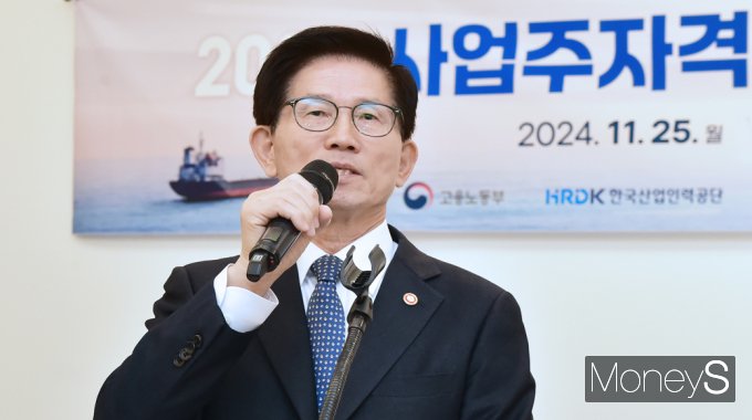 [머니S픽] VR기술 기반 '선박도장' 노동부 '제1호 사업주자격' 인정 협약