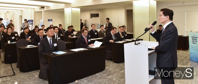 ▲ 인사말 전하는 김문수 고용노동부 장관