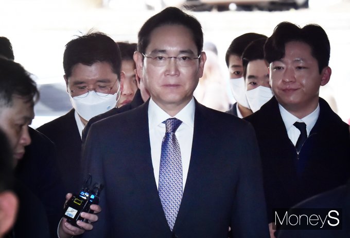 [머니S포토] 삼성 '불법승계' 항소심 결심, 이재용 회장 묵묵히 재판 출석