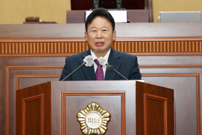 서태원 가평군수가 25일 가평군의회에서 연설을 하고 있다. /사진제공=가평군