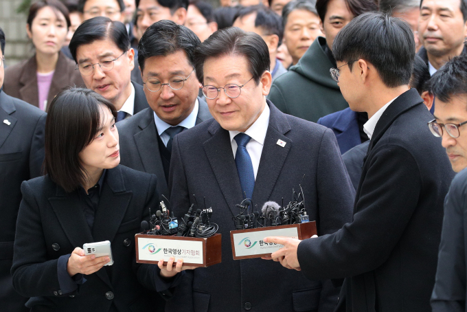 이재명 더불어민주당 대표가 25일 서울중앙지법 형사합의33부(재판장 김동현)가 위증교사 혐의에 대해 '무죄'(1심)를 선고한 것을 두고 "진실과 정의를 되찾아준 재판부에 감사드린다"고 밝혔다. /사진=뉴스1