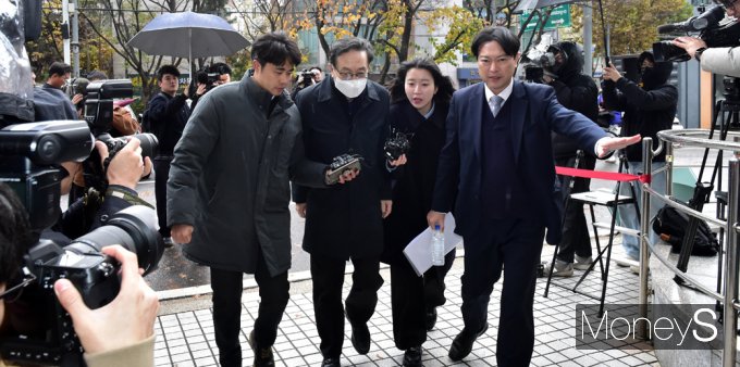 [머니S픽] 구속 기로 '친인척 부당대출' 손태승, 오늘 영장심사