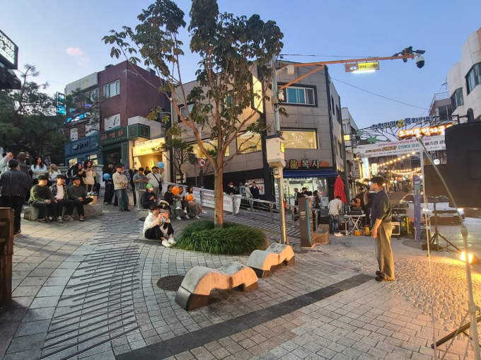 인제대 오래뜰거리가 '착한가격' 특화거리로 지정됐다./사진=김해시