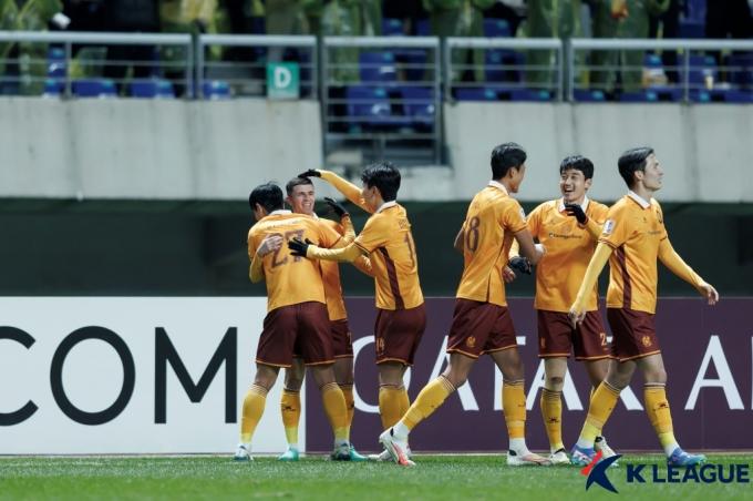 2024-25 AFC 챔피언스리그 엘리트 리그 페이즈 5차전에서 상하이 선화를 꺾은 광주FC. (한국프로축구연맹 제공)