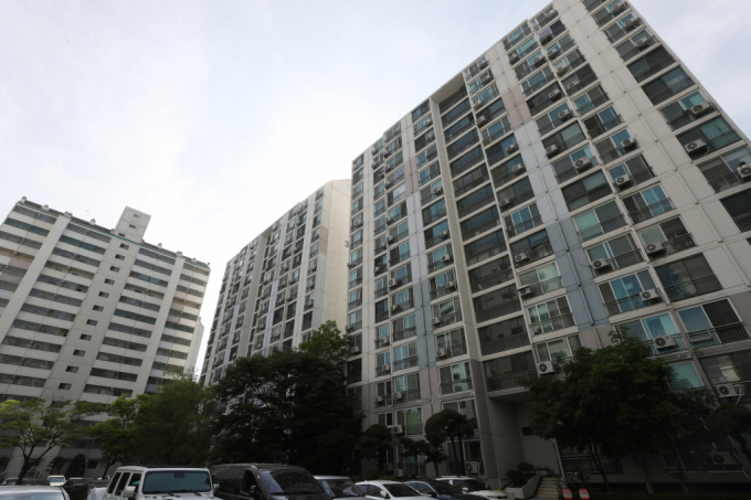  정부가 수도권 노후 아파트 13곳을 '1기 신도시 정비사업 선도지구'로 선정한 가운데 사업성 확보, 추가 분담금, 이주대책 등 남은 과제가 산적한 상태다. 사진은 경기 성남시 분당구 소재 한 아파트 단지. /사진=뉴스1