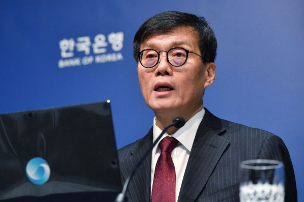 이창용 한국은행 총재는 한은이 통화정책 전환 시기를 놓쳤다는 '실기론'에 대해 1년 후에 판단해달라고 강조했다. 사진은 이총재가 28일 서울 중구 한국은행에서 열린 통화정책 방향 기자간담회에서 발언하는 모습. /사진=뉴시스