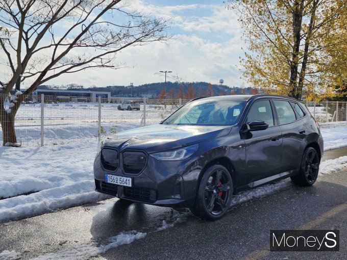BMW X3의 고성능 모델 M50 xDrive를 시승했다. /사진=박찬규 기자