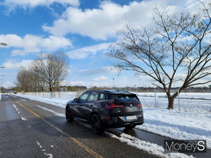 BMW X3의 고성능 모델 M50 xDrive를 시승했다. /사진=박찬규 기자