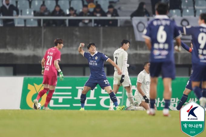 승강 플레이오프 1차전에서 승리한 충남아산FC(한국프로축구연맹 제공)