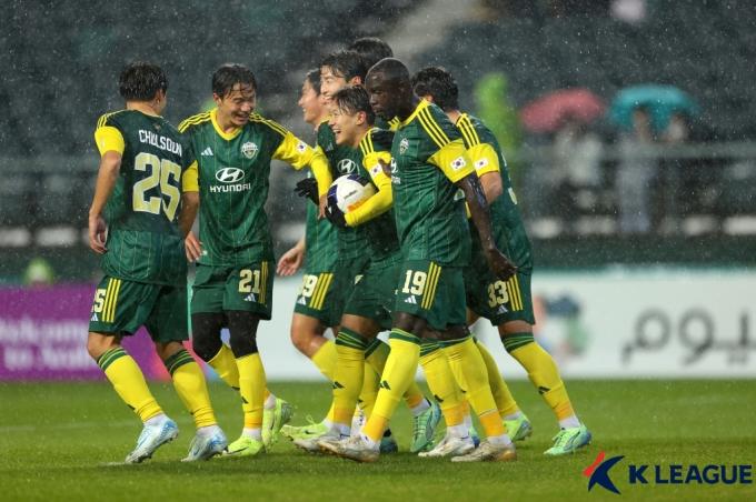 아시아축구연맹(AFC) 챔피언스리그2 16강 진출을 확정한 전북 현대. (한국프로축구연맹 제공)