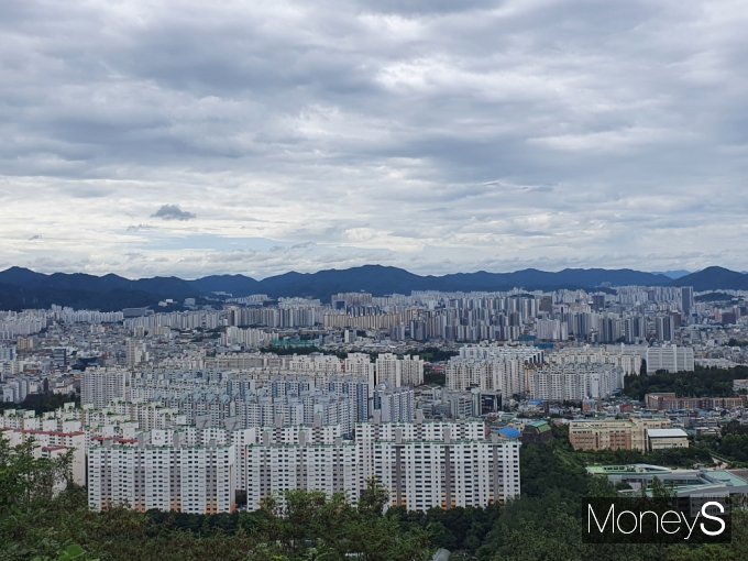 광주지역 아파트 매매가격은 30주째 하락세를 이어간 반면 전세가격은 7주 연속 상승세가 지속됐다. 광주광역시 문흥지구 아파트 단지/사진=머니S DB.