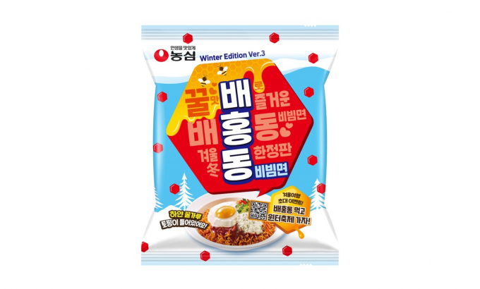 농심은 달콤한 꿀가루를 토핑으로 제공하는 겨울 시즌 한정판 '배홍동비빔면 윈터에디션'을 출시했다. /사진=농심