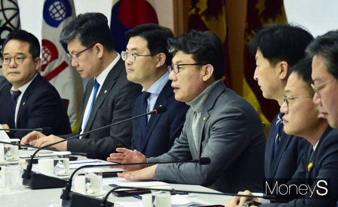 [머니S포토] 진성준 野 정책위 