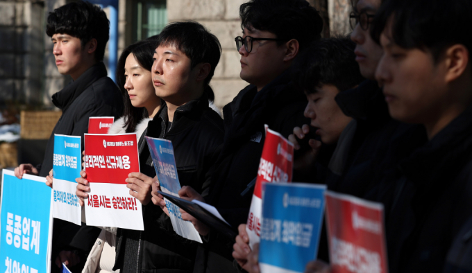 서울교통공사 3노조가 다음달 6일 파업에 착수한다. 서울교통공사 3노조인 올바른노동조합이 기자회견을 하는 모습. /사진=뉴시스