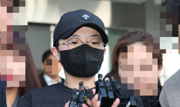 재벌 혼외자 행세를 하며 30억여원을 편취하고 남현희의 미성년자 조카를 폭행·협박한 혐의를 받는 전청조(28)의 징역 13년 형이 확정됐다. 