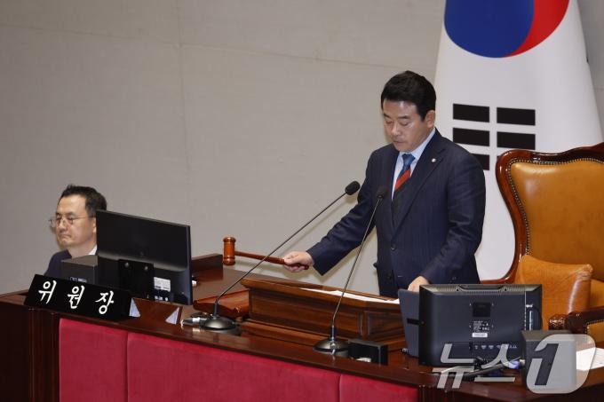 박정 국회 예산결산특별위원회 위원장이 29일 오후 서울 여의도 국회에서 제418회국회(정기회) 예결위 제13차 전체회의를 주재하고 있다. 이날 예산소위에서 야당 주도로 정부 예산안 감액안이 통과됐다. 2024.11.29/뉴스1 ⓒ News1 안은나 기자