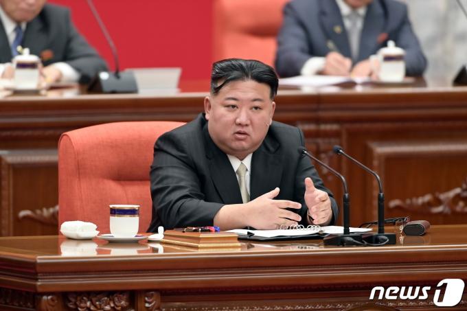 북한의 노동당 중앙위원회 제8기 제9차 전원회의에 참석한 김정은 당 총비서의 모습 [국내에서만 사용가능. 재배포 금지. DB 금지. For Use Only in the Republic of Korea. Redistribution Prohibited] rodongphoto@news1.kr