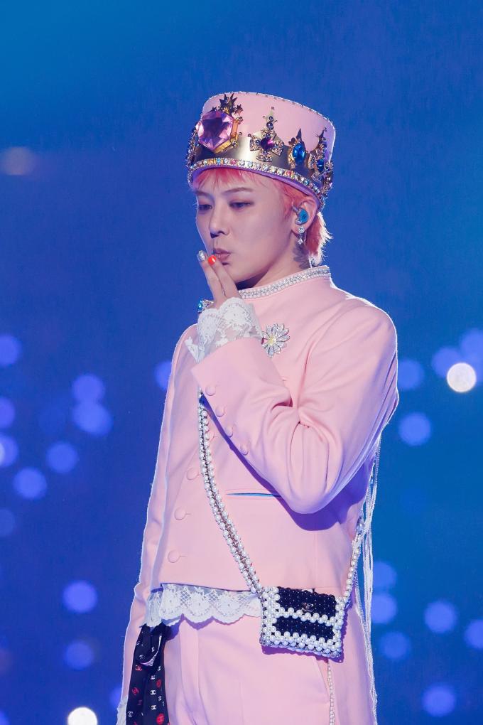 빅뱅의 지드래곤(GD,권지용)이 23일 일본 오사카 쿄세라 돔에서 열린 '2024 마마 어워즈'(MAMA AWARDS)에 출연해 화려한 무대를 선보이고 있다. (엠넷 제공) 2024.11.23/뉴스1 ⓒ News1 권현진 기자