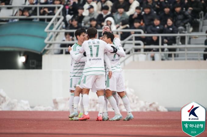 득점 후 기뻐하는 전북 선수들(한국프로축구연맹 제공)