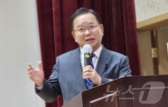 지난 10월 17일 김부겸 전 국무총리가 광주 조선대학교 서석홀에서 '지산학(지자체·기업·대학) 상생협력 글로컬 초청특강'을 하고 있다. (김부겸 전 국무총리 측 제공) /뉴스1 ⓒ News1 김민지 기자