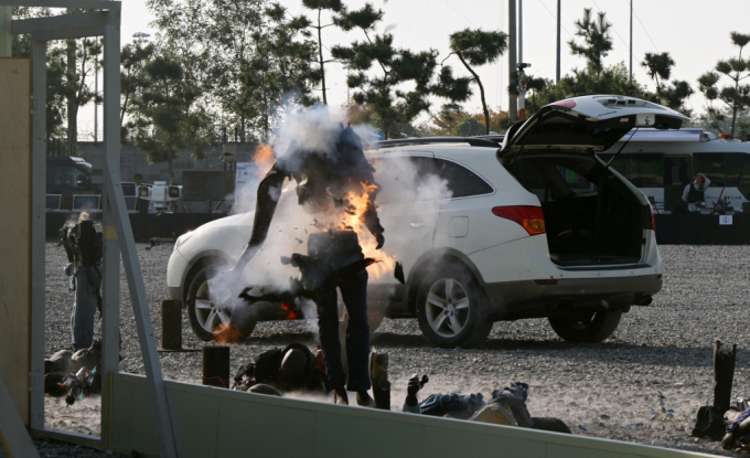 우리 군이 드론작전사령부에 레이더로 안잡히는 골판지 드론을 도입해 배치한다. 사진은 지난 10월31일 2024 국가 대테러종합훈련에서 드론들이 공격 시범을 보이는 모습. /사진=뉴시스