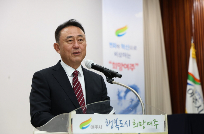 이충우 여주시장은 지난 2일 9시부터 시청 대회의실에서 150여 명의 공직자가 참석한 가운데 12월 월례조회를 개최하고 있다. / 사진제공=여주시