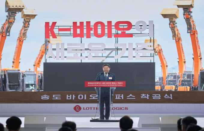 지난 7월 롯데바이오로직스 송도 바이오캠퍼스 착공식에 참석한 신동빈 롯데그룹 부회장. /사진=롯데바이오로직스