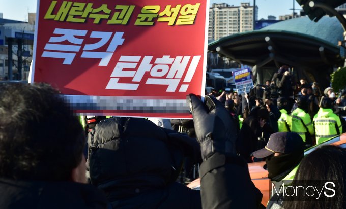 [머니S픽] 계엄사태 후폭풍… 성난 민심 한목소리로 
