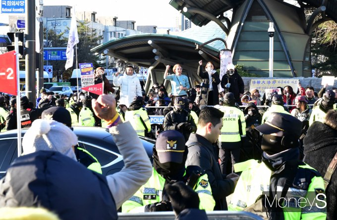 [머니S픽] 계엄사태 후폭풍… 성난 민심 한목소리로 