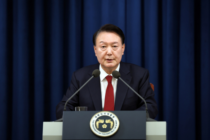 윤석열 대통령이 지난 3일 서울 용산 대통령실 청사에서 긴급 대국민 특별 담화를 발표하고 있다. /사진=뉴시스(대통령실 제공)