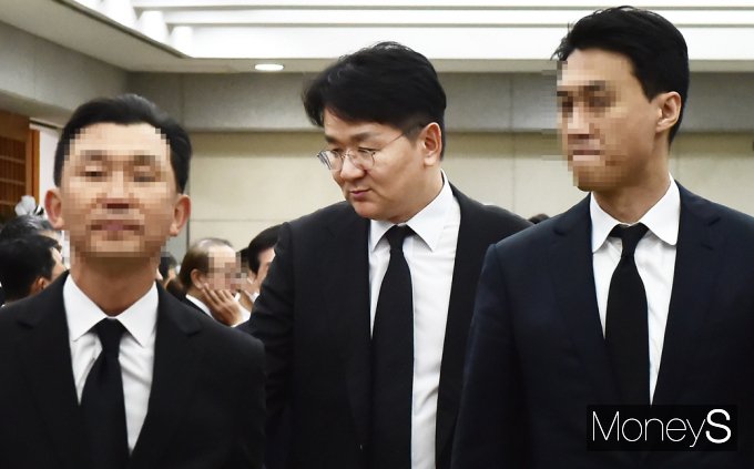 [머니S포토] 조원태 한진 회장, 허창수 GS 명예회장 모친상 조문